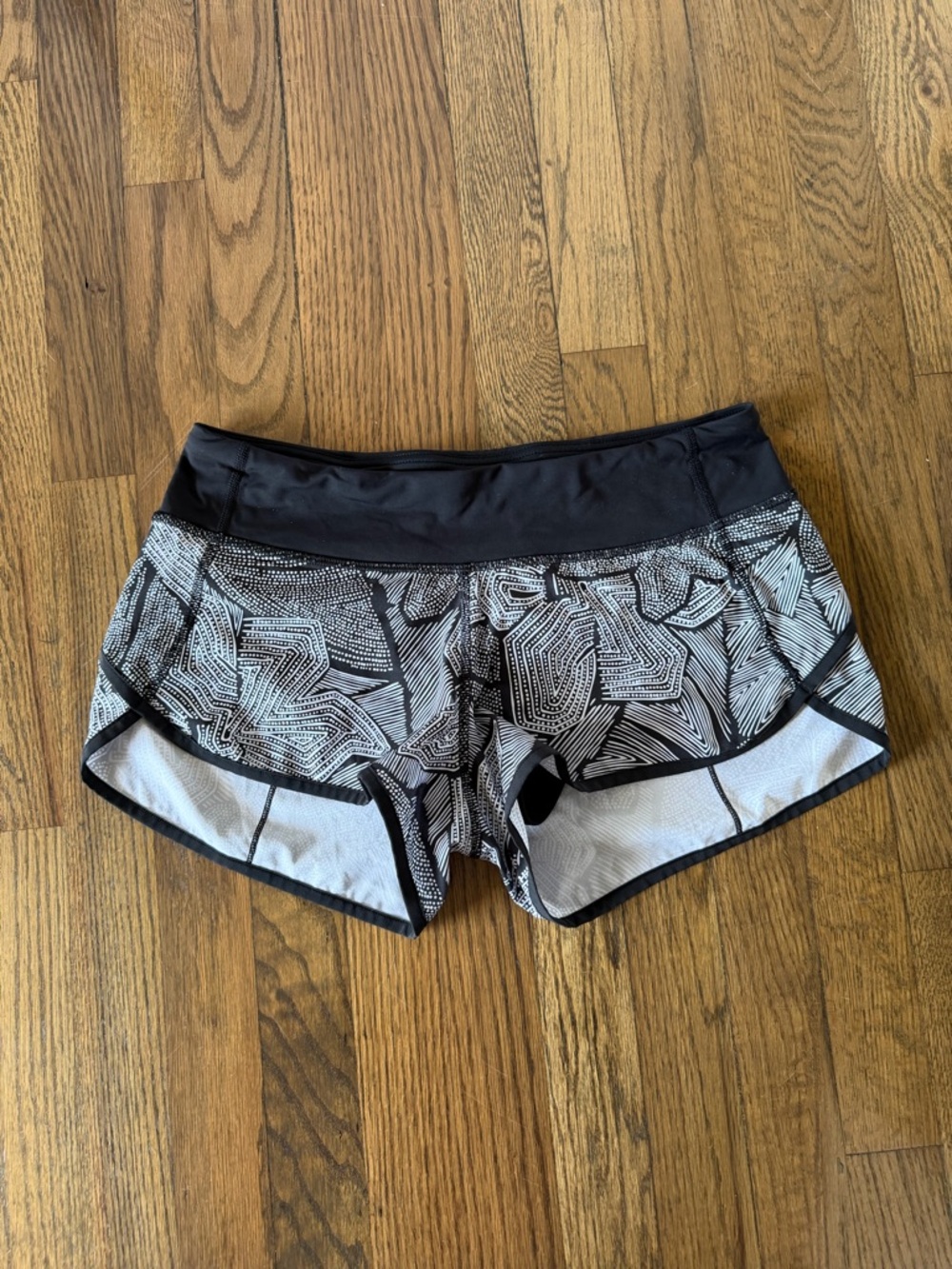 Lululemon Women’s Speed Short In Dottie Tribe White Black /Black Size 6 - Picture 2 of 14